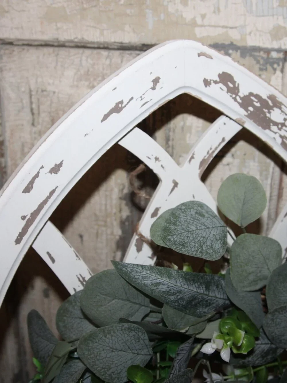 NEW White Chippy Distressed Farmhouse Windowpane Wall Decor Arch w/Wreath